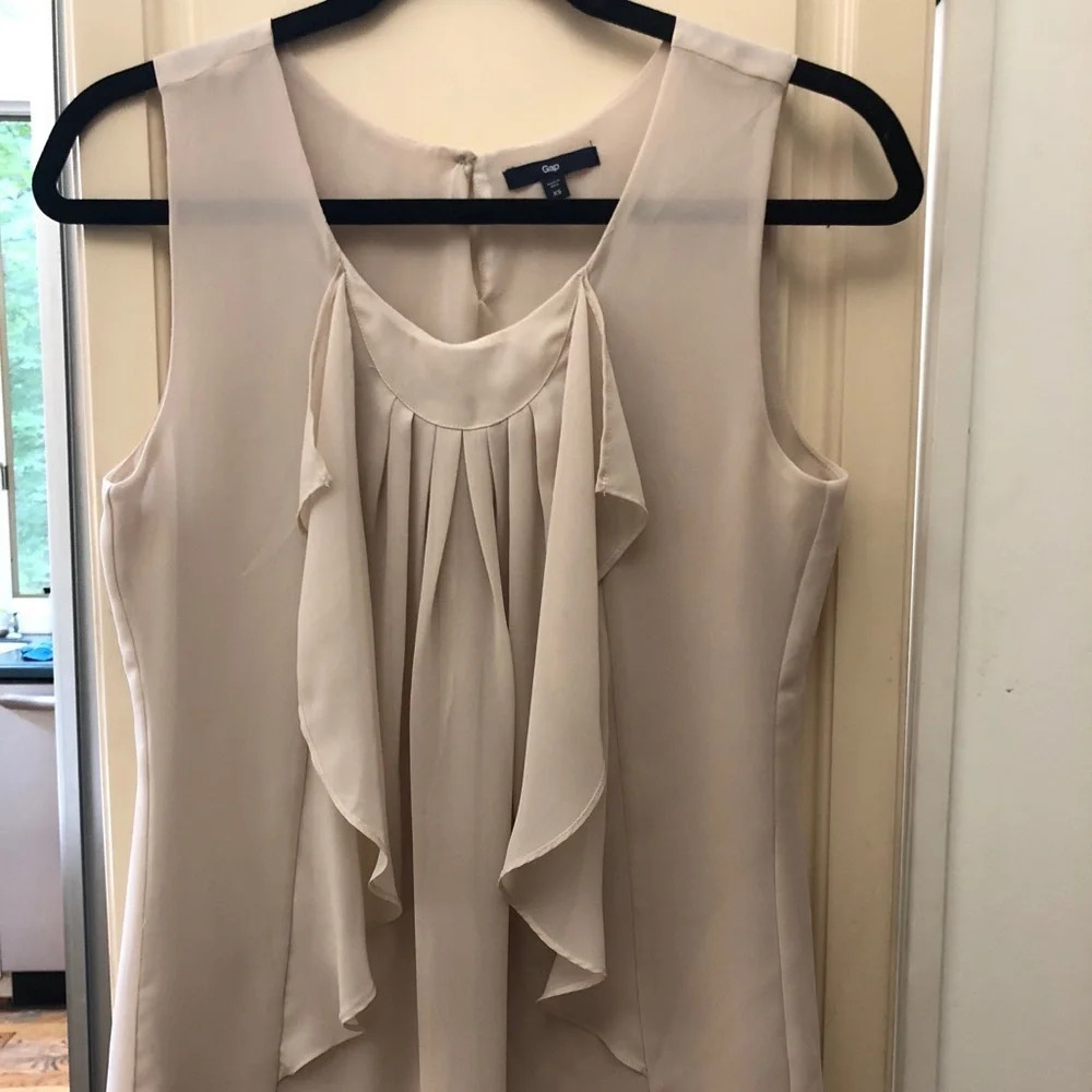 GAP ruffle tank